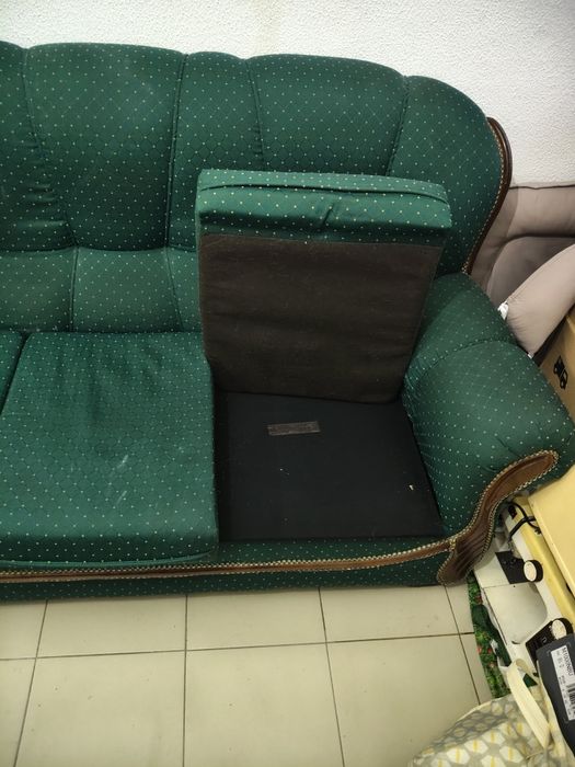 Sofá cama com capa de proteção