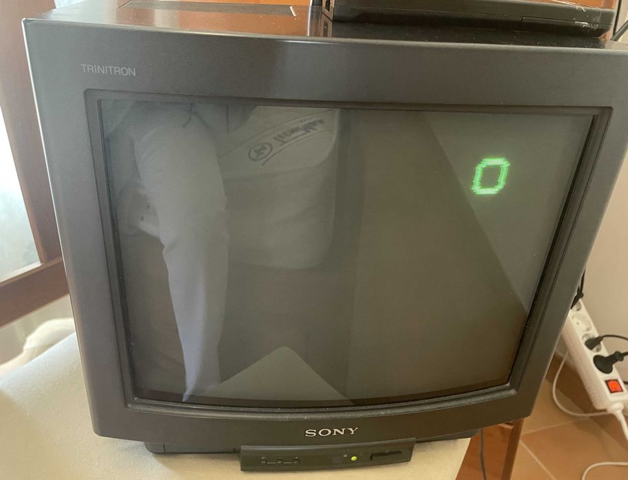 Televisor Sony Triniton, modelo KV-M1420E a cores