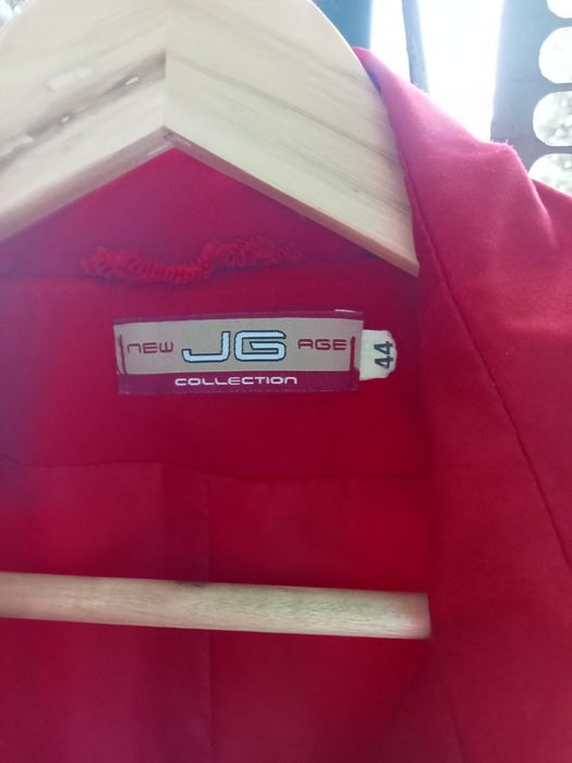 Piękny płaszczyk prochowiec krótki