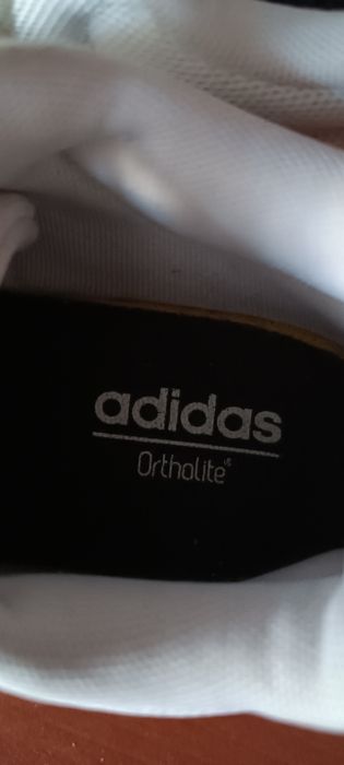 Кросівки Adidas жіночі білі розмір 37