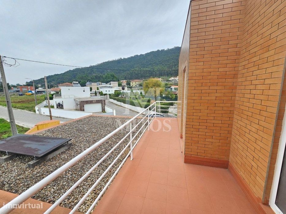 Moradia T3+1 com vista mar para venda em Carreço - Viana do Castelo