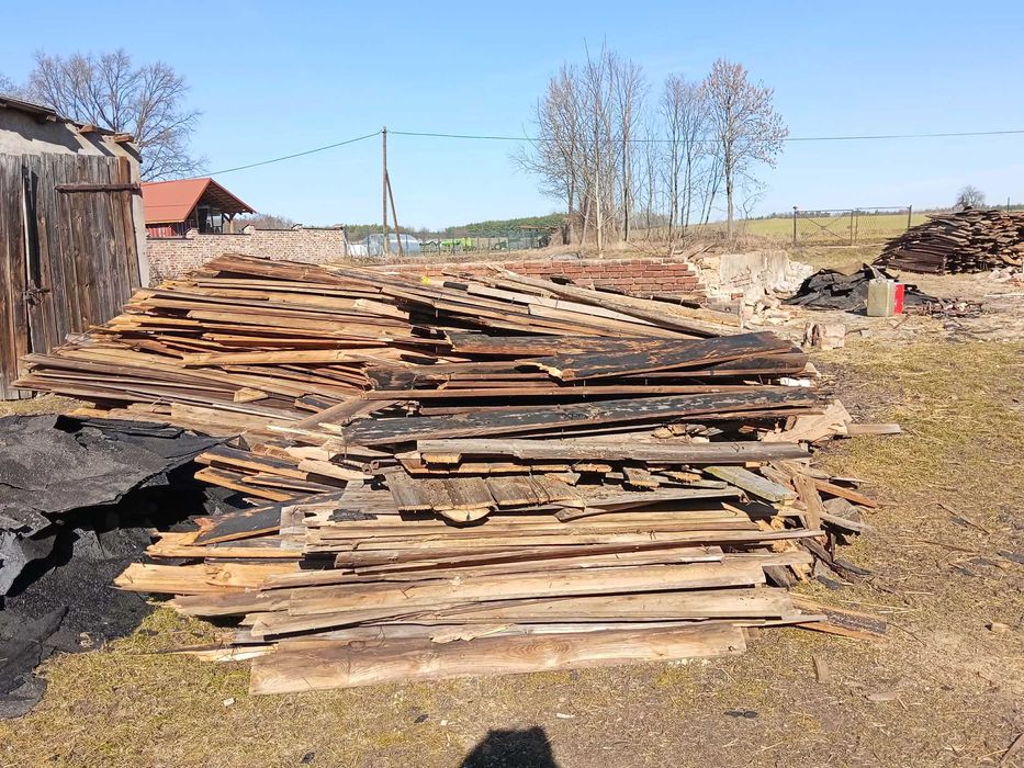 Drewno z rozbiórki stodoły – suche – sosna – 31 m³ – na opał