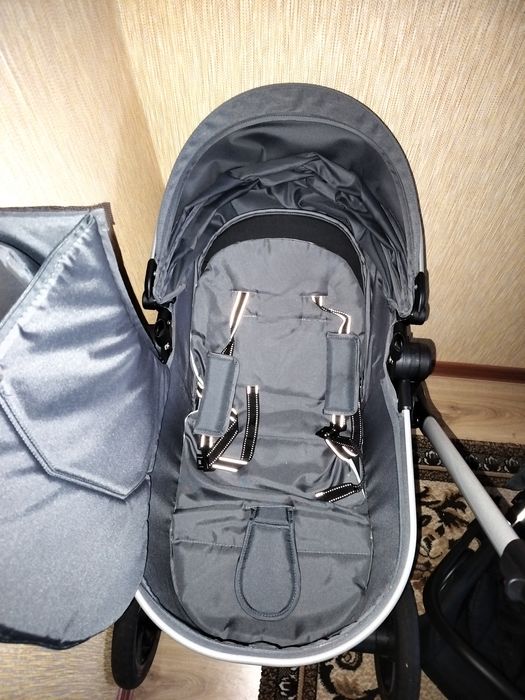 Універсальна коляска-трансформер