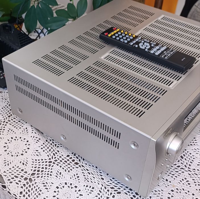 Amplituner DENON AVR 2809+ pilot