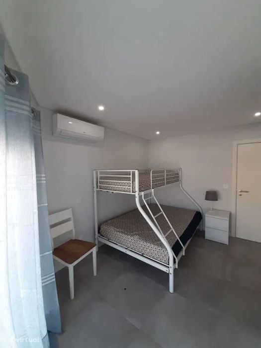 T2 com ar condicionado e WIFI junto à praia