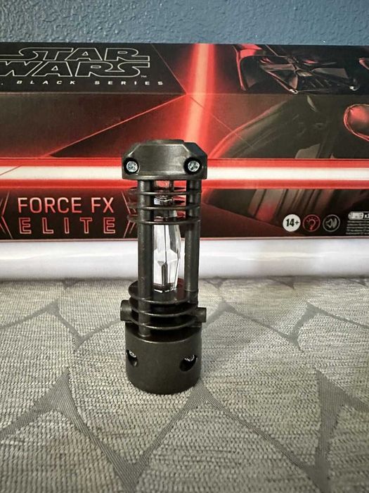 Световой меч Дарта Вейдера Force FX Elite с киберкристаллом