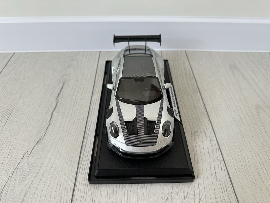 Модель авто Porsche 911 GT3 RS 1:24
