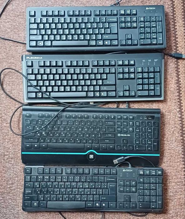 Чотири USB-клавіатури
