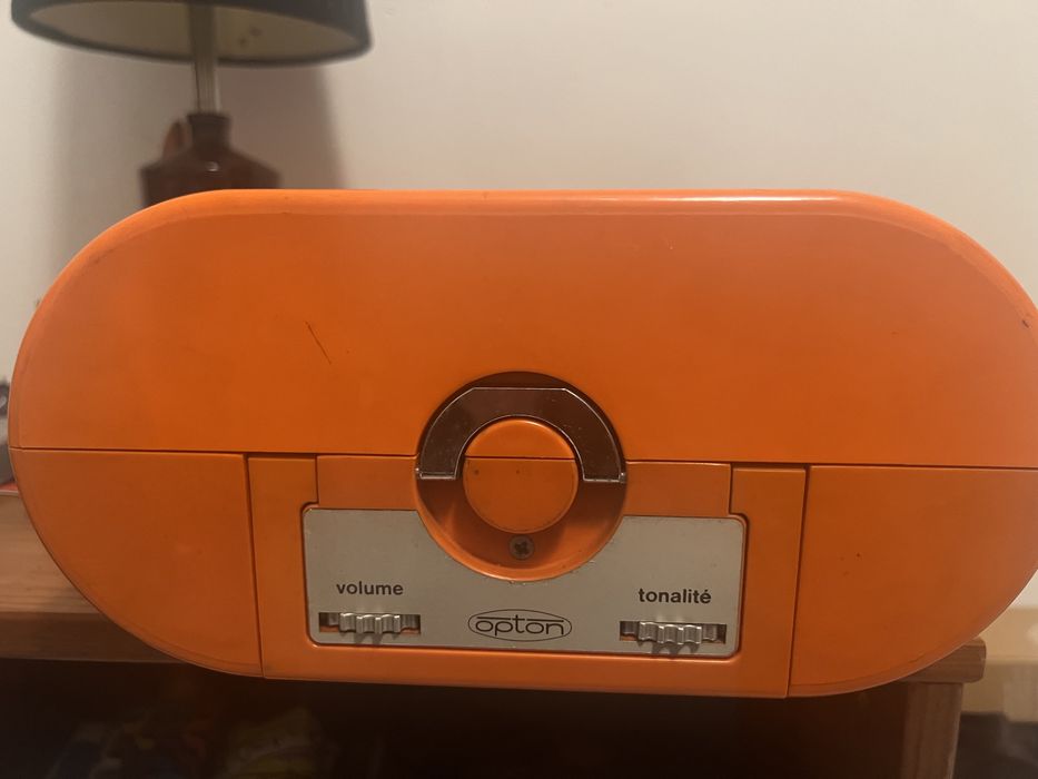 Gira discos portátil anos 70 (necessita de agulha nova)