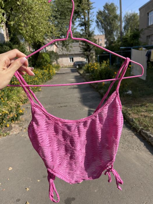 Топ prettylittlething “keep away from fire”,  pink з завʼязками
