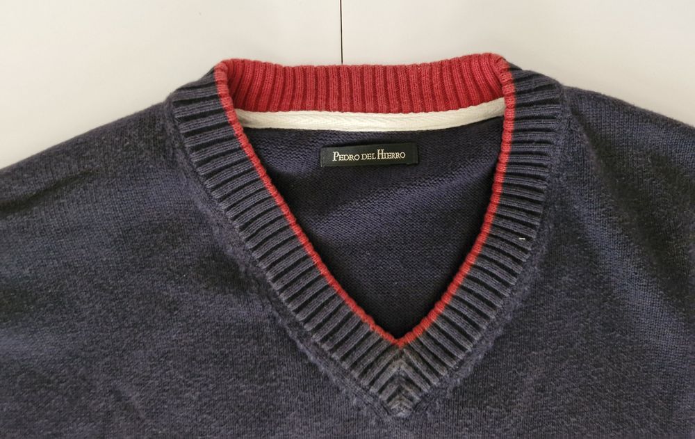 Camisola gola em V,  Pedro del Herro