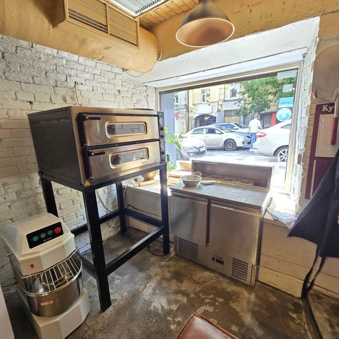 Ресторан з обладнанням та меблями вул. Мала Житомирська, Золоті ворота