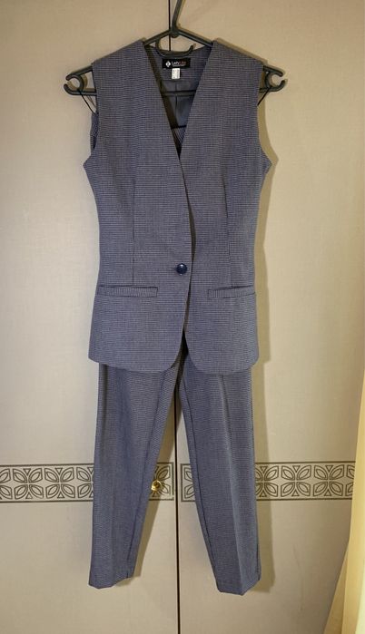 Діловий жіночий костюм