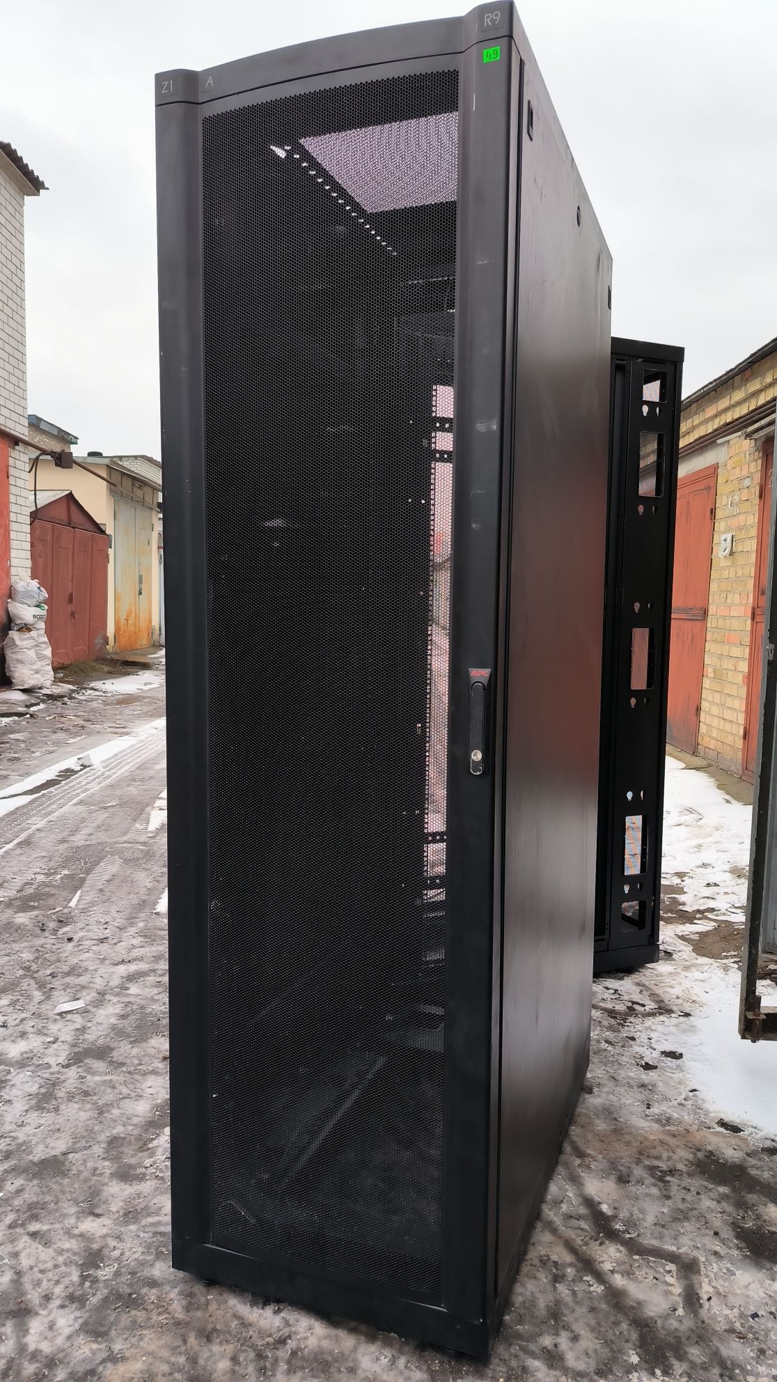 Шкафы серверные APC AR2101BLK: 7 500 грн. - Сервери Київ на Olx