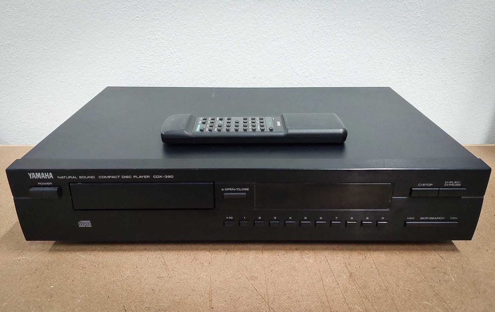 Yamaha Natural Sound Compact Disc Player CDX-390