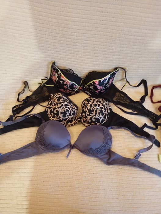 Бюстгальтери на паролоні  і з кісточками малого розміру.