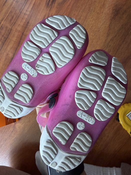 Klapki w pieski dla dziewczynki 24 długość 13cm