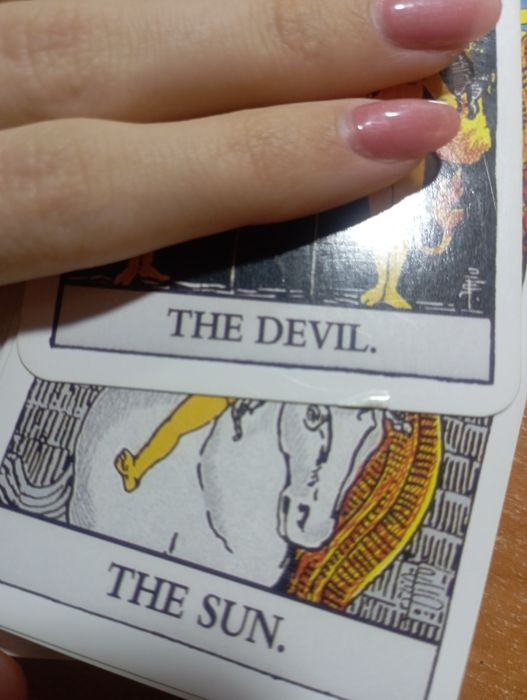 Карти таро. Одна карта пошкоджена