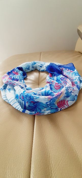 NOWA. Apaszka, chusta, szal