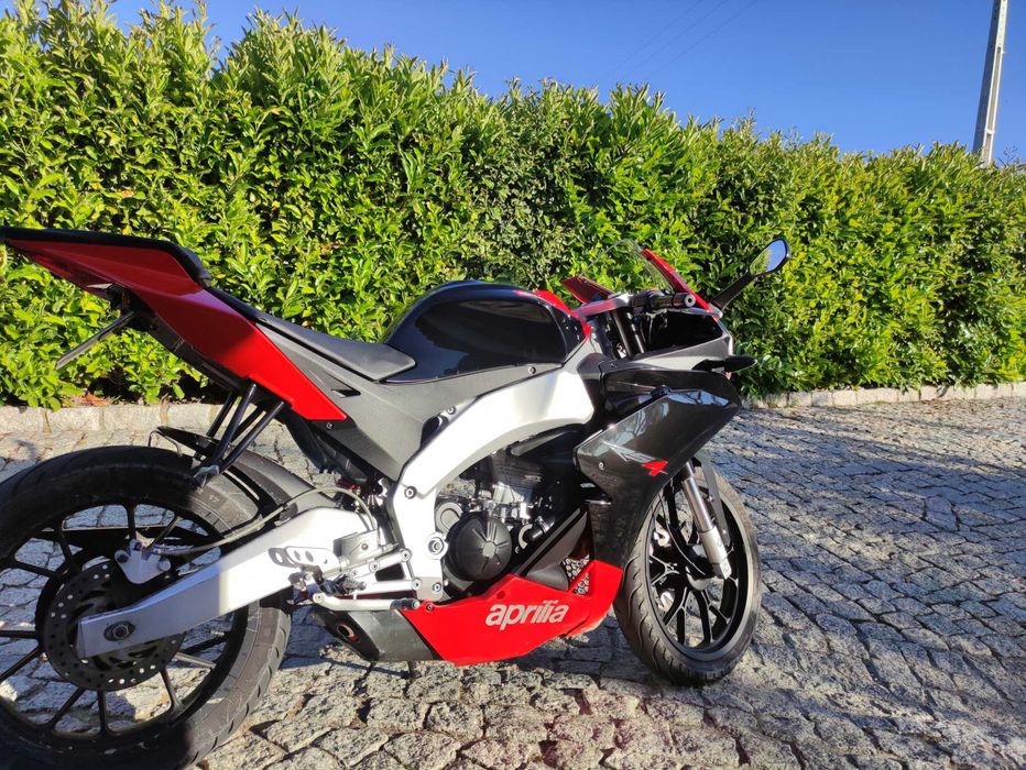 Aprilia RS4 125 (2011) – Edição Réplica MotoGP / Alitalia Racing Team