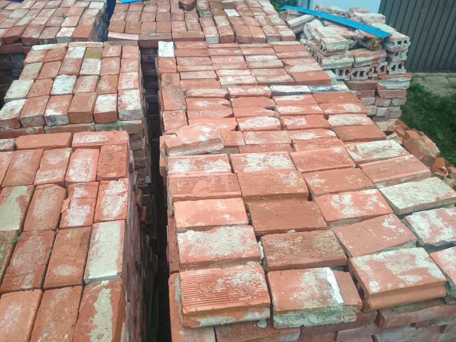 Sprzedam cegłe rozbiurkową czerwonom 5000 wyczyszczonom