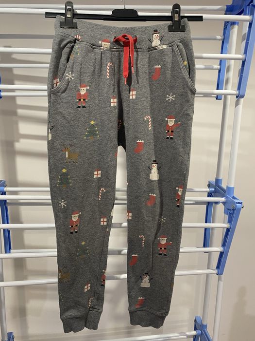 Spodnie dresowe świąteczne 8-10 lat.