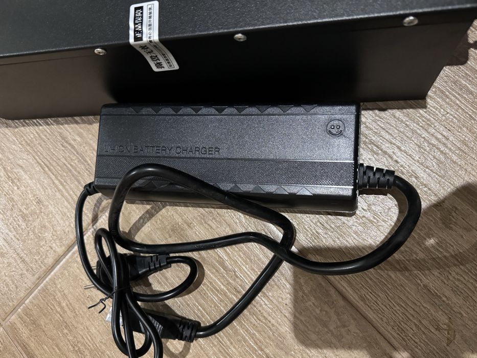 Комплект Інвертор та Акумулятор з зарядним пристроєм LiFePo4 48В 100А