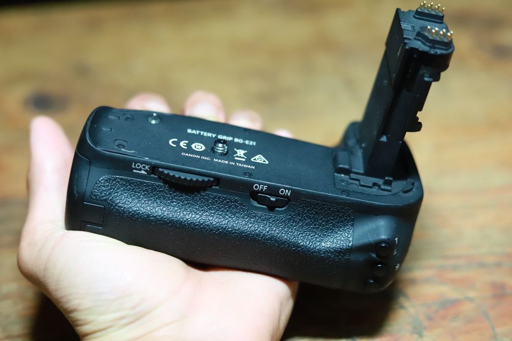 Punho vertical grip canon 6d mark 2 battery