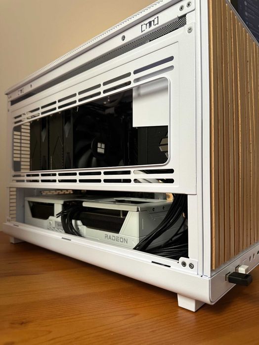 PC Gaming/Trabalho  - Ryzen 7 9800X3D / RX 9070 XT / 32 GB / 1TB