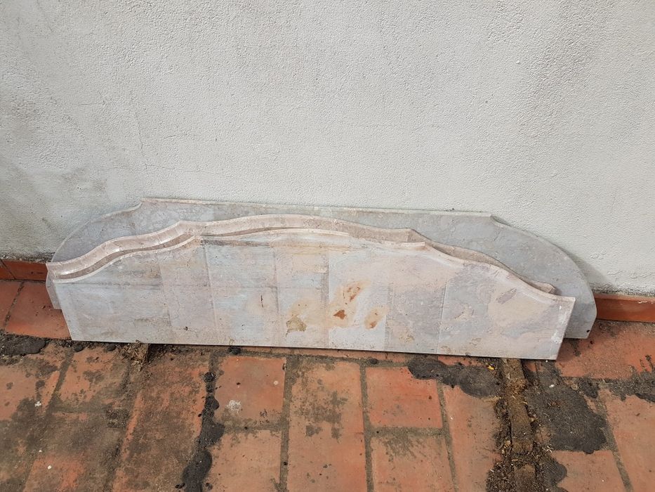 Pedra mármore credencia ou sapateira