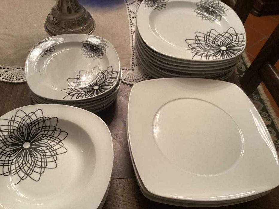 Pratos novos de vários tamanhos