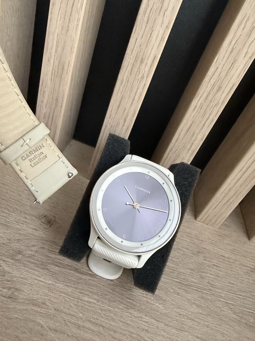 Garmin Vivomove Sport White Cream