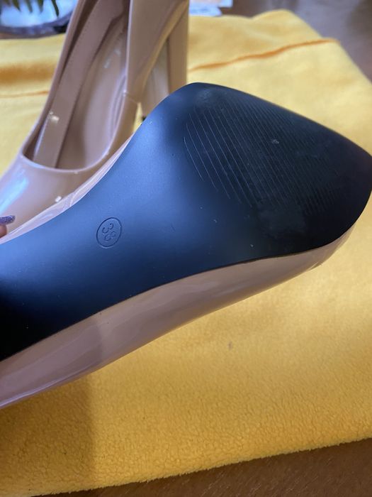 Лаковані туфлі 38 розмір