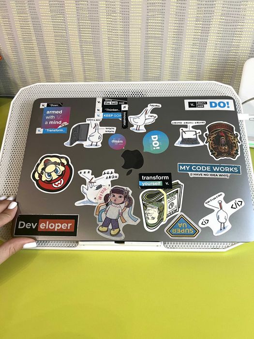 MacBook Pro (13-inch, 2020, Four Thunderbolt 3 ports)