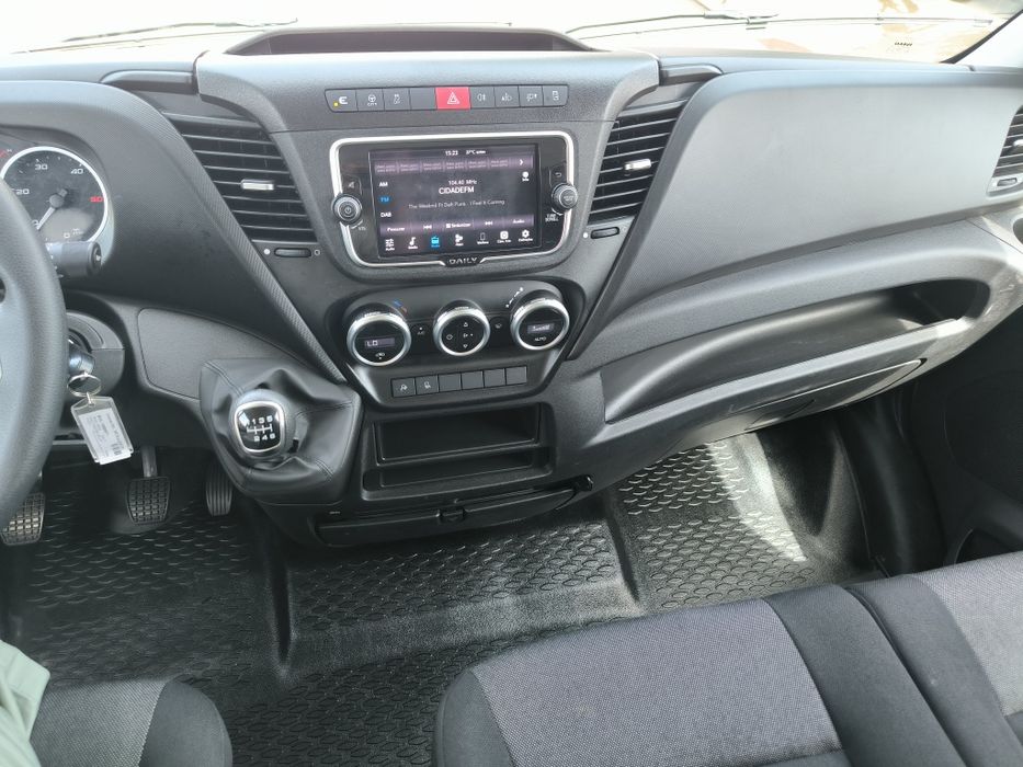 Iveco Daily 35s18 furgão motor 3.000 180cv