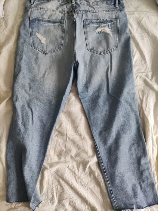 Jeansy z dziurami Cropp