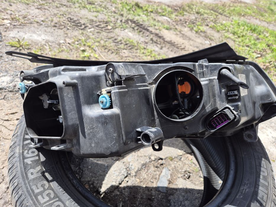 Ліва фара Volkswagen Touareg