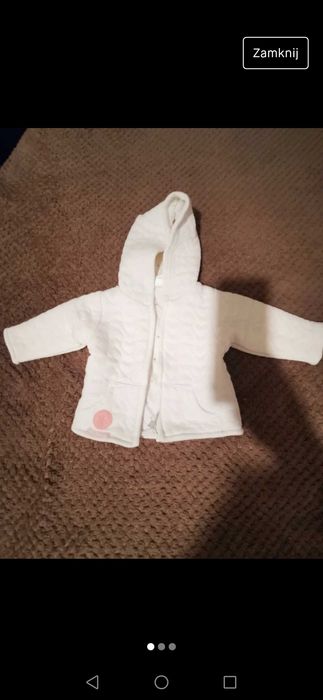 Biała bluza na zamku