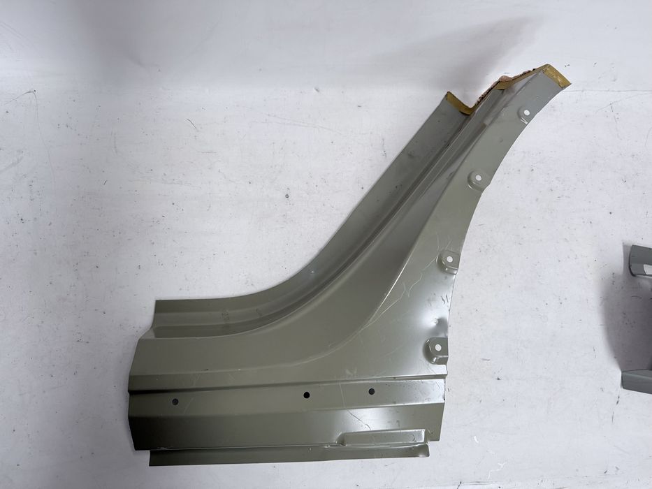 Порог левого крыла Tesla Model Y