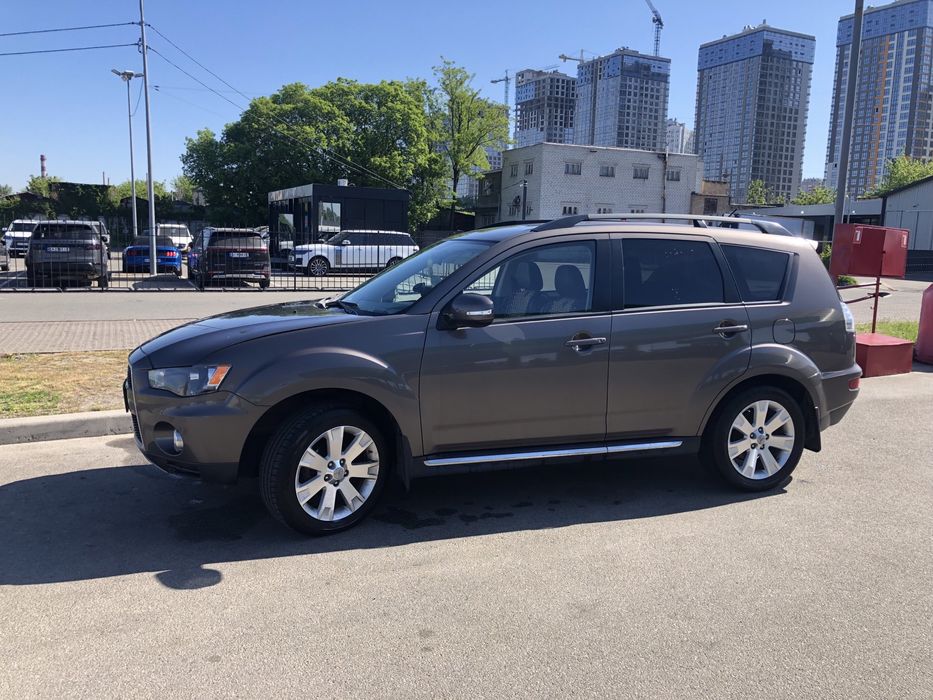 Mitshubishi outlander 2.4 бензин