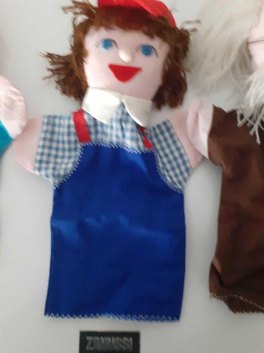 Fantoches: avô  avó  menina e menino