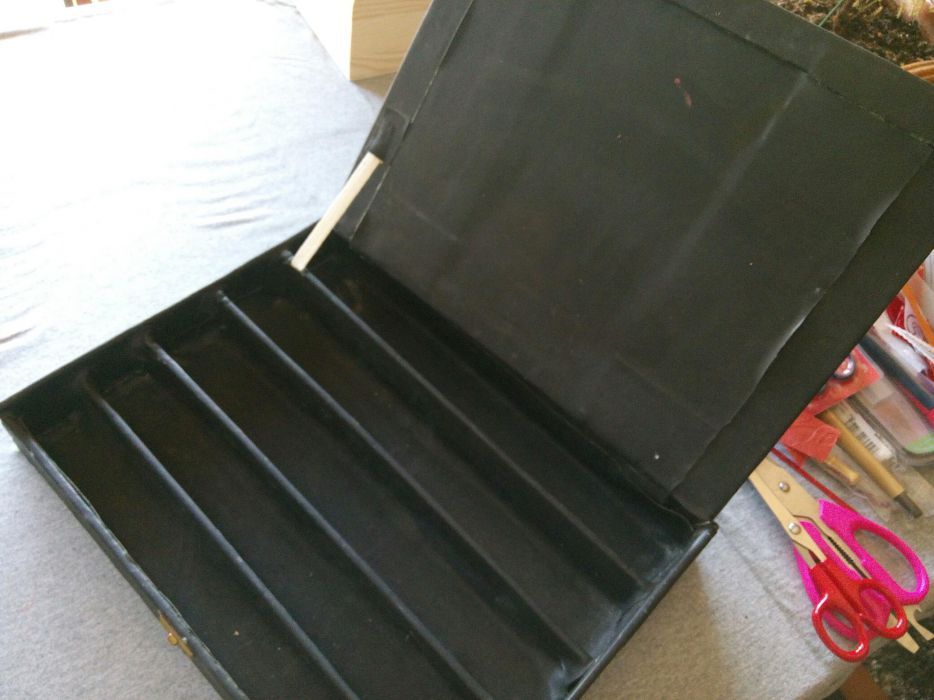 Caixa para arrumação com divisórias Exp. pinceis longos