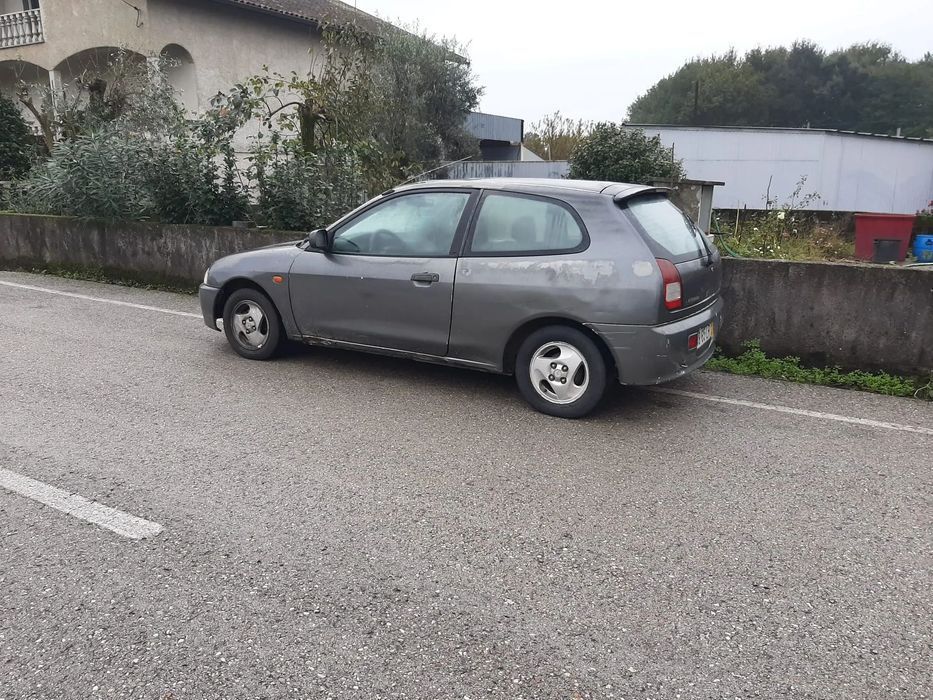 Mitsubishi Colt para peças