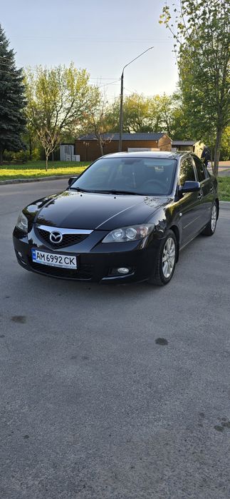Машина Mazda 3