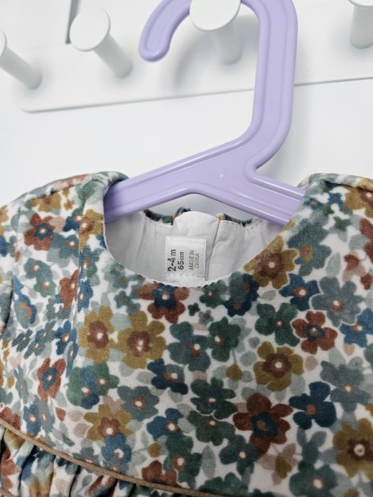 Welurowa sukienka w kwiaty Mayoral r. 65