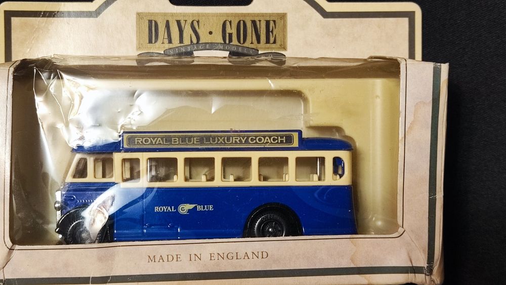 Литая модель автобуса AEC Regal от Lledo,