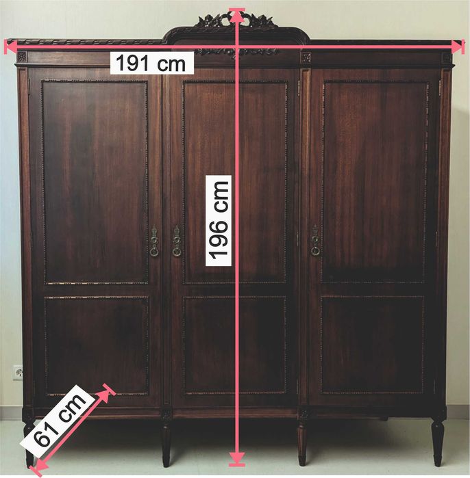 Mobília de quarto de madeira maciça.