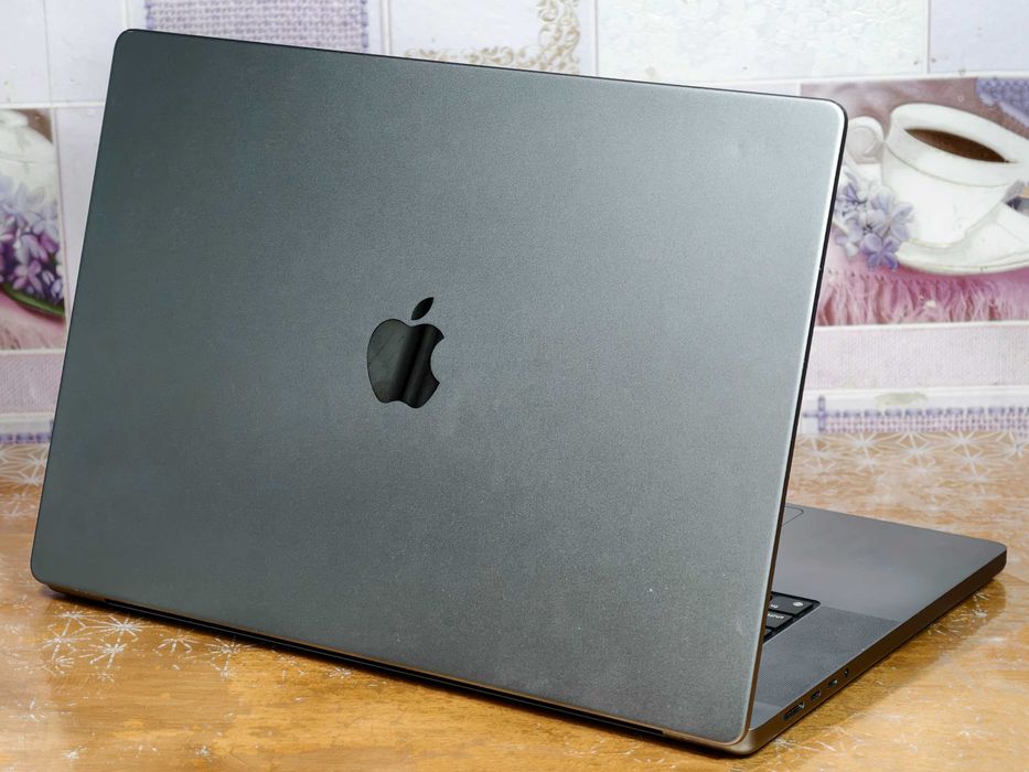 MacBook Pro 16" — M1 Pro 16/512 ГБ, Space Gray