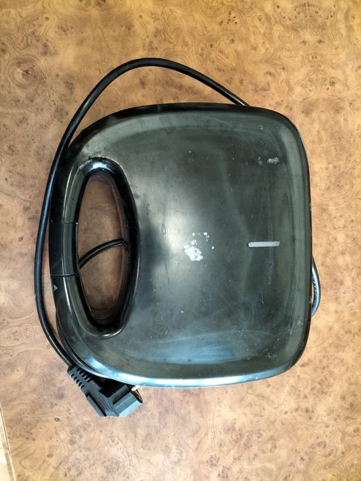 Продам электро бутербродницу в хорошем состоянии