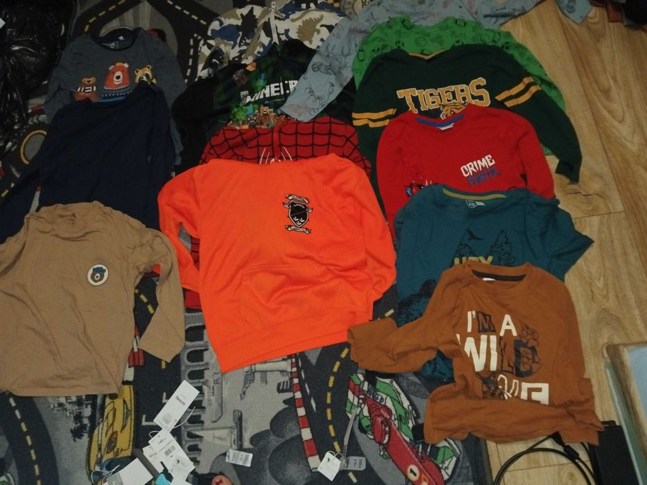 Bluzki z dlugim rekawem i bluzy dla chlopca rozmiar 134